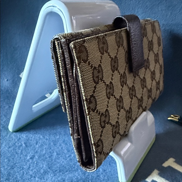 Gucci Beige and Brown Monogram Wallet - Picture 3 of 12